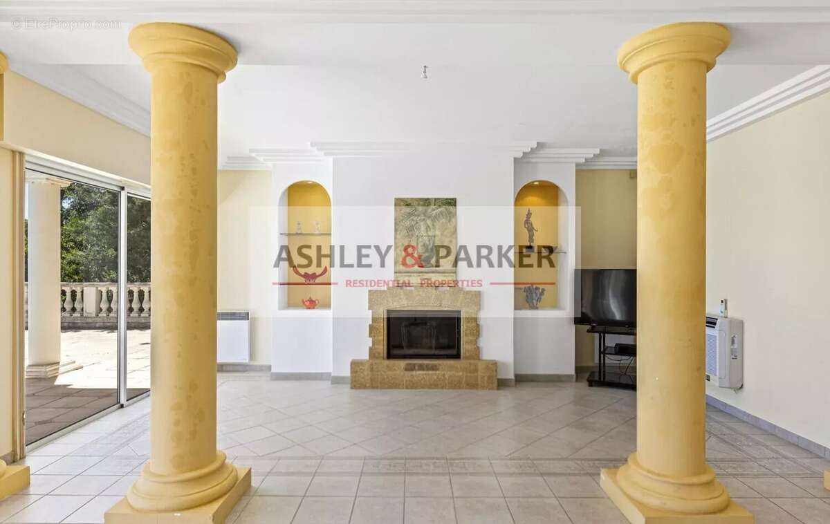 Maison à MANDELIEU-LA-NAPOULE