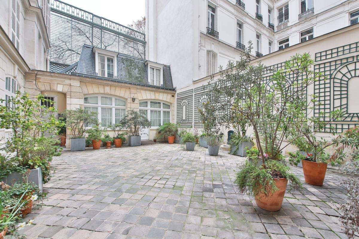 Appartement à PARIS-7E