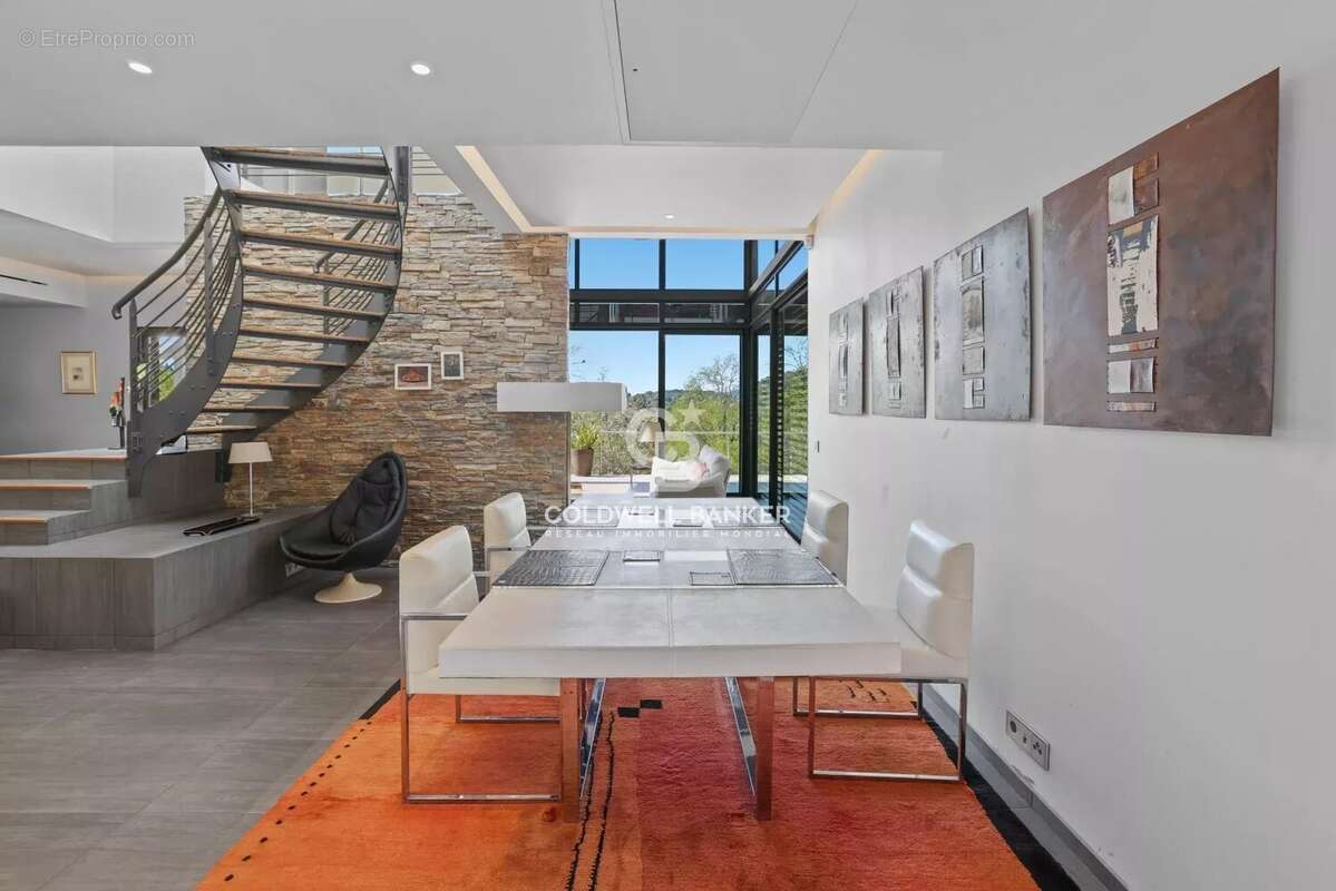 Maison à MOUGINS