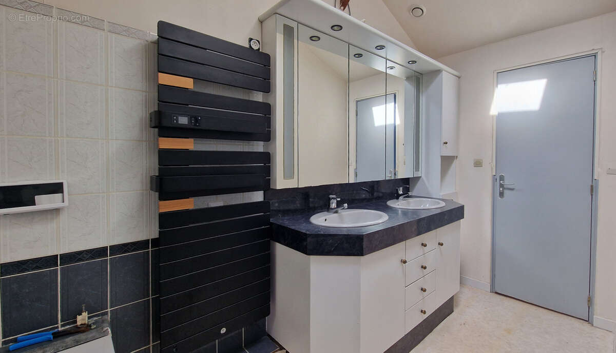 Maison à CELLE-LEVESCAULT