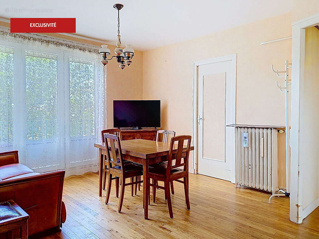 Fougères Centre, Appartement de 4 pièces avec 3 chambres et stationnement facile ! - photo 3