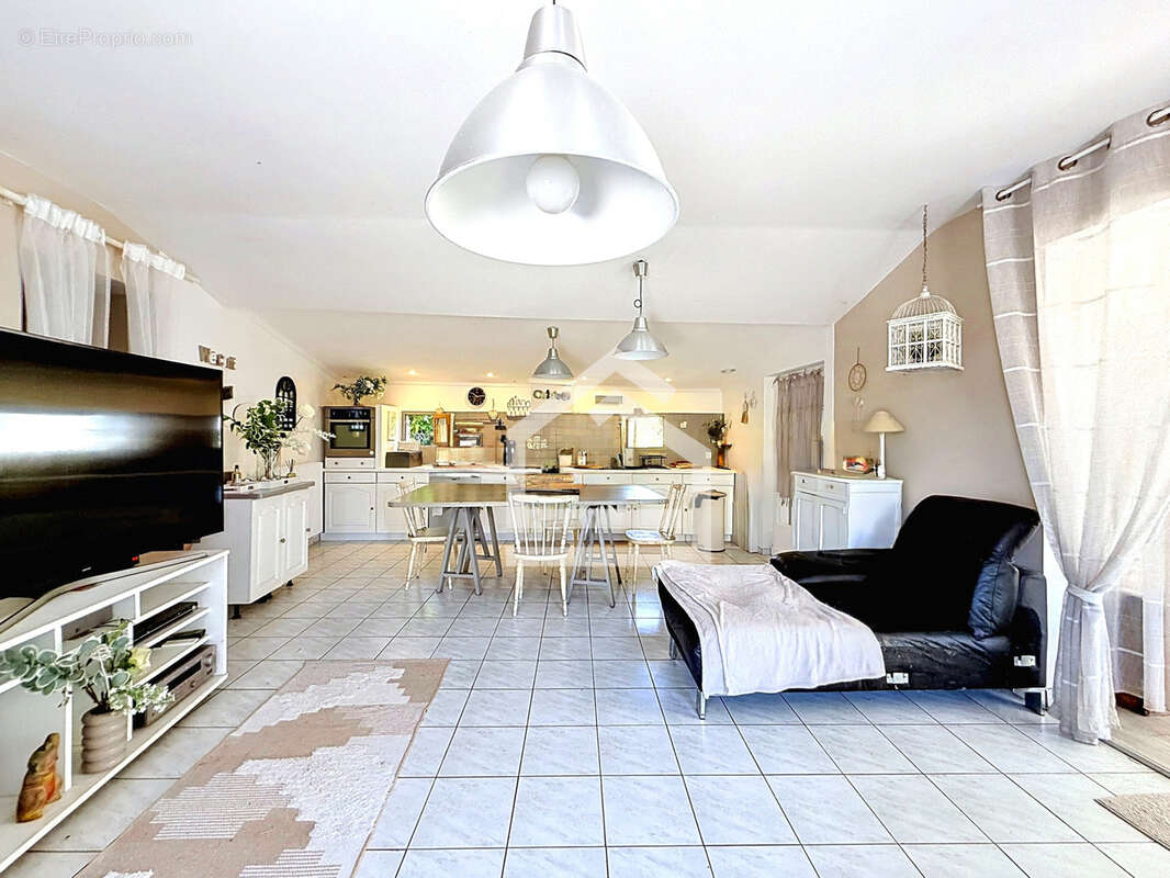 Maison à PAREMPUYRE