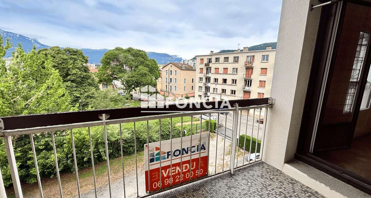 Appartement à SAINT-MARTIN-D'HERES