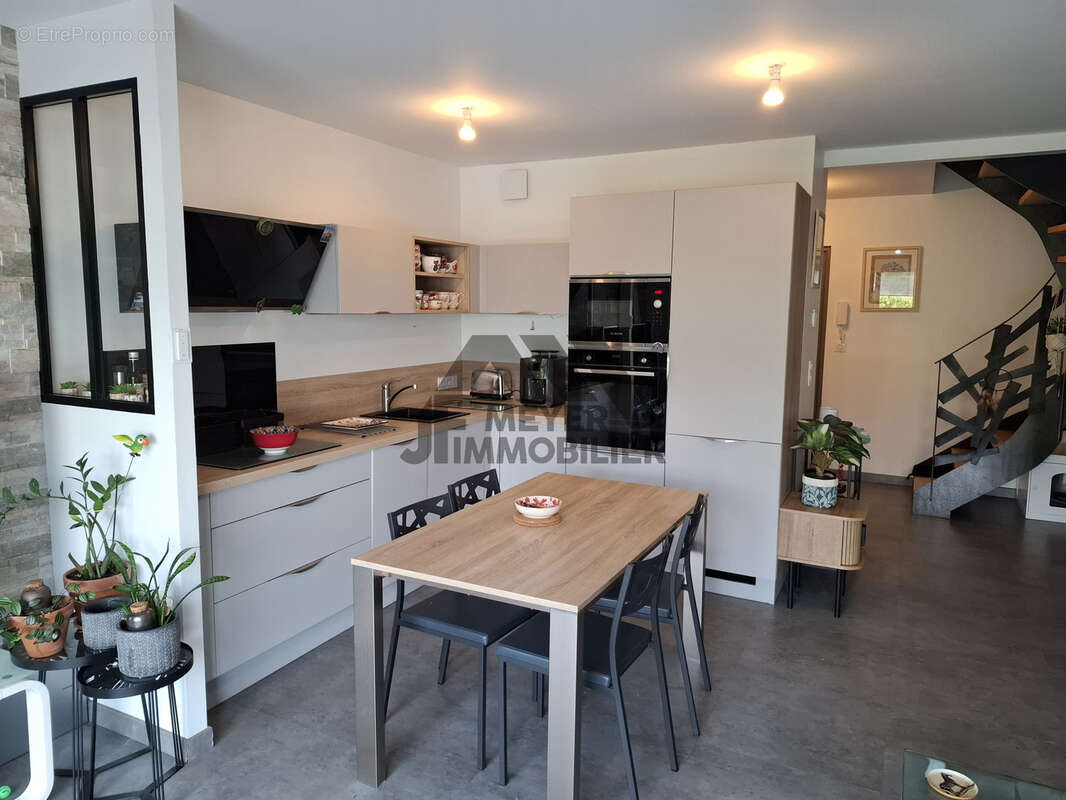 Appartement à CUSTINES