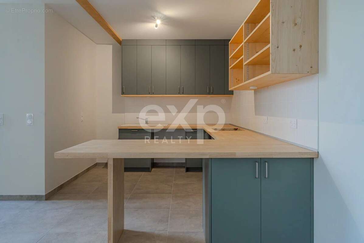 Appartement à SALLES