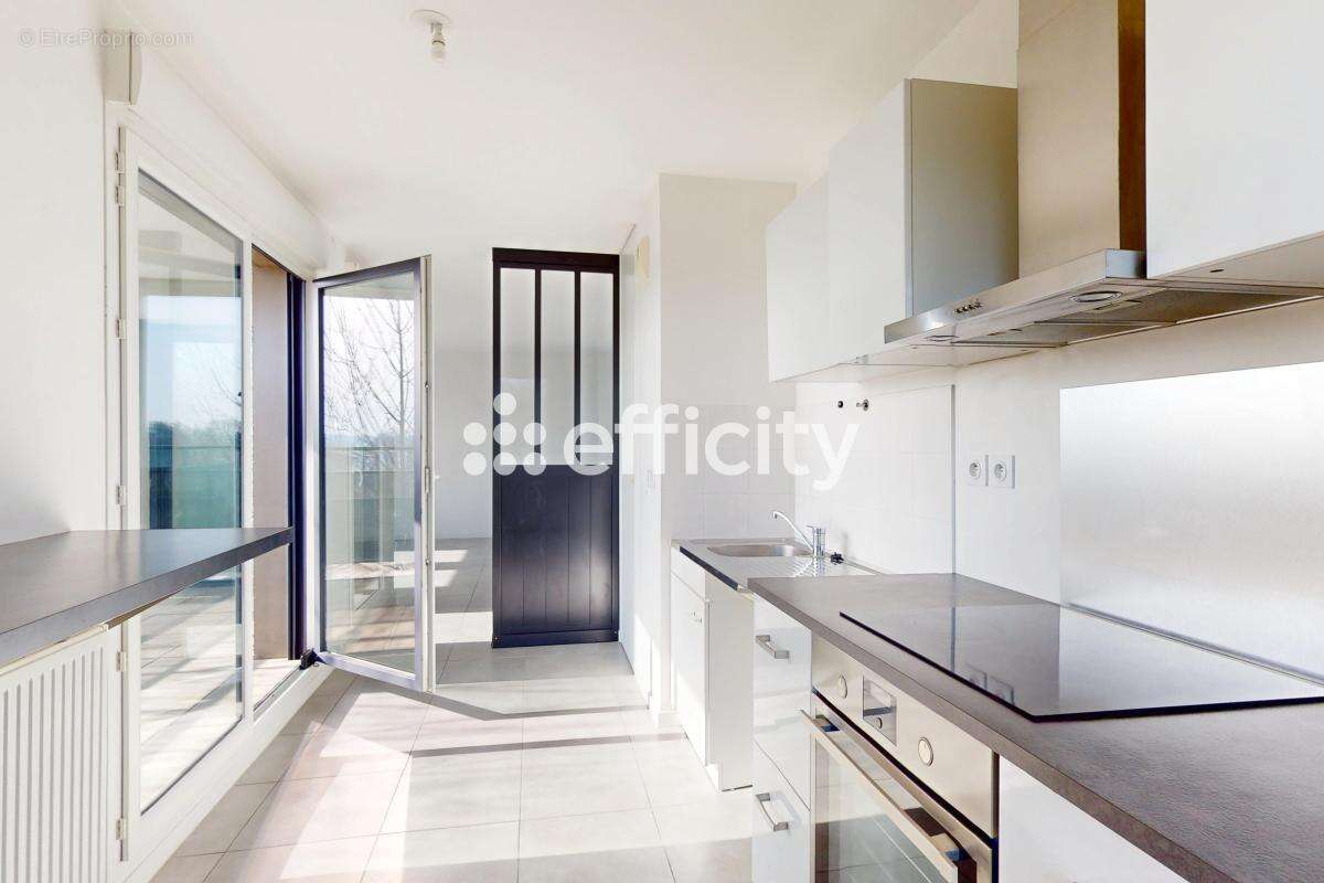 Appartement à SAINT-GENIS-LAVAL