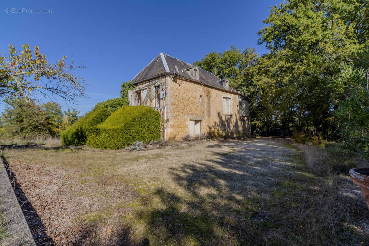 Maison à CENAC-ET-SAINT-JULIEN