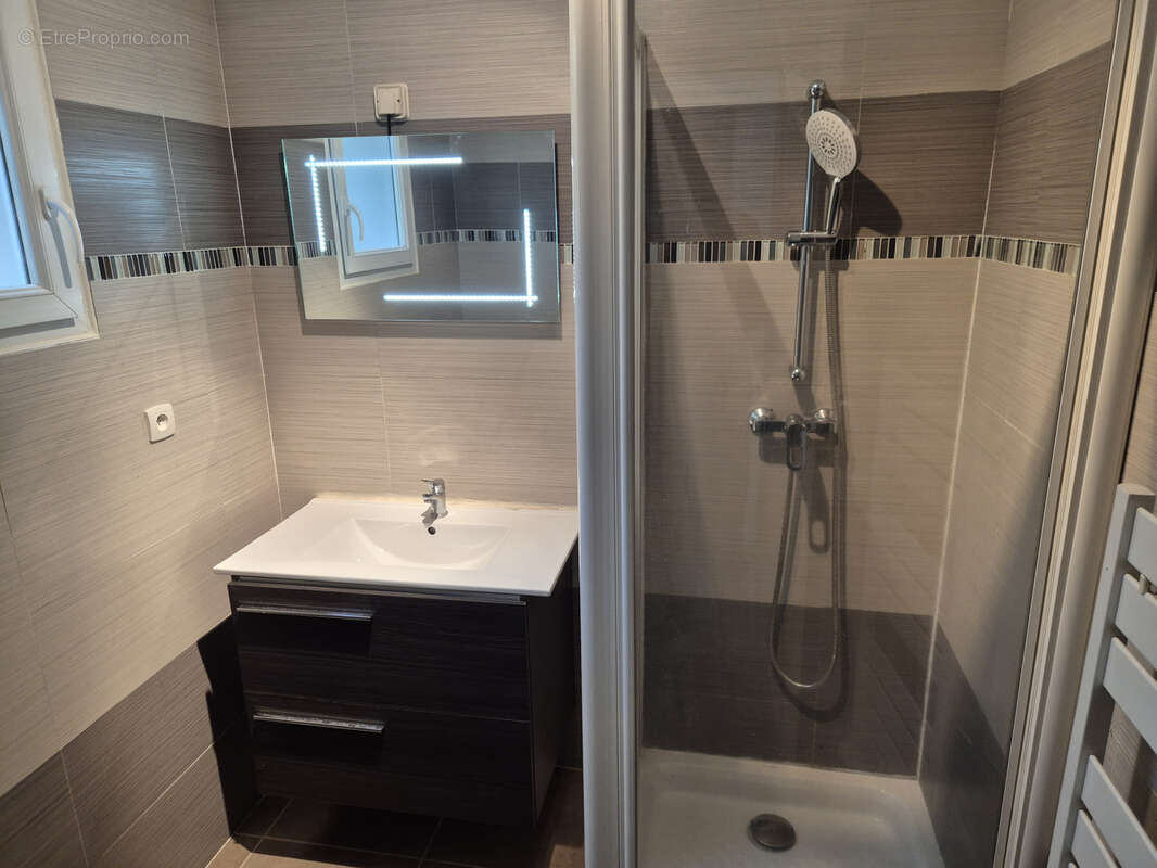 Appartement à SOLLIES-TOUCAS