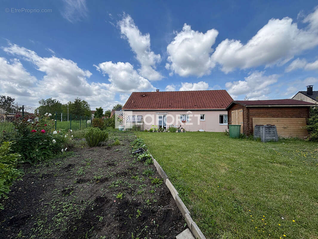 Maison à OSTRICOURT