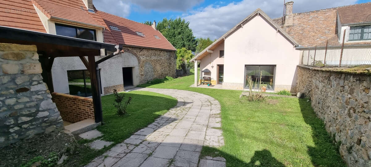 Maison à VILLEMANOCHE