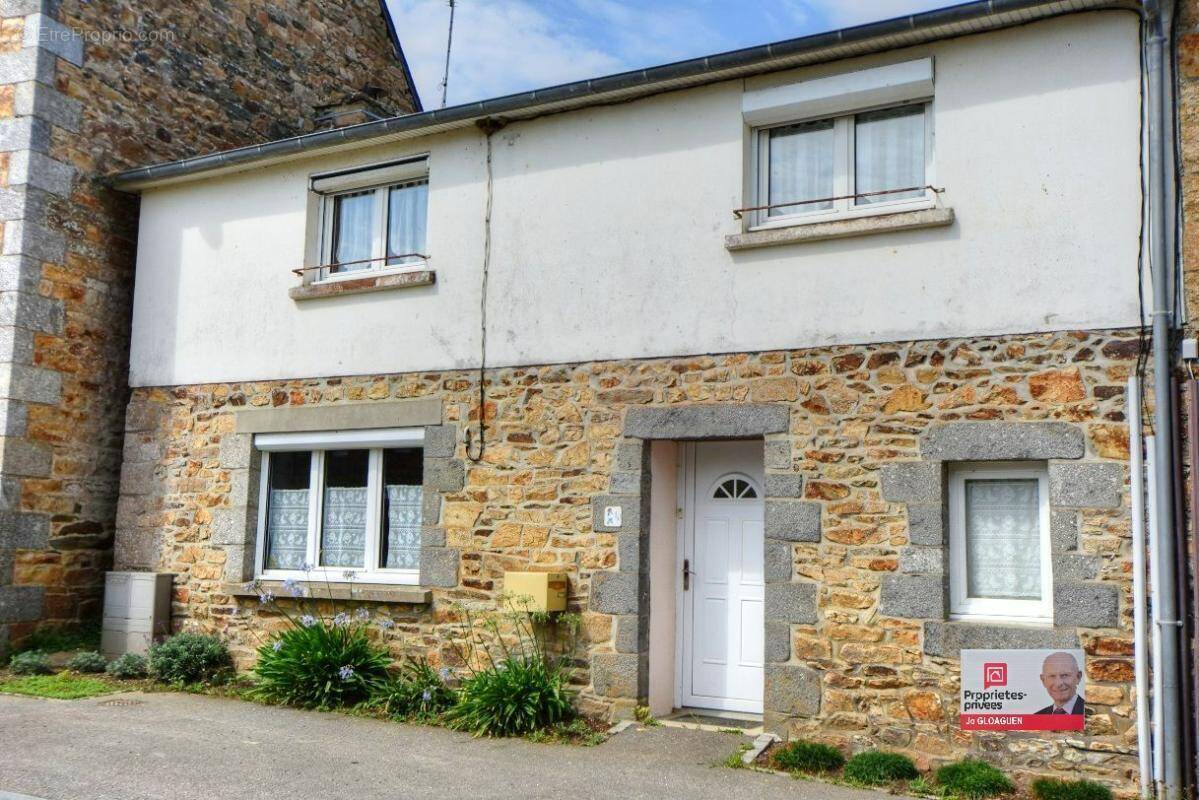 Maison à LA ROCHE-DERRIEN