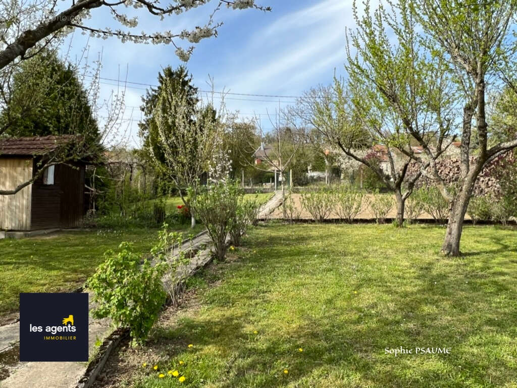 Terrain à VANNES-LE-CHATEL