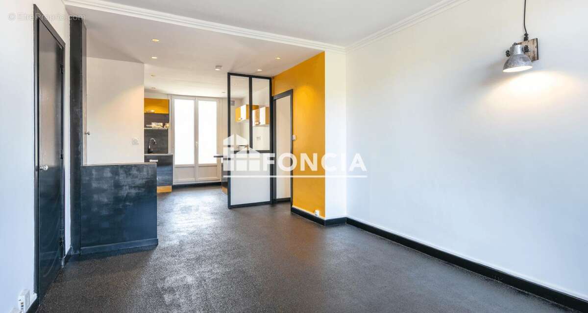 Appartement à LE PONT-DE-CLAIX