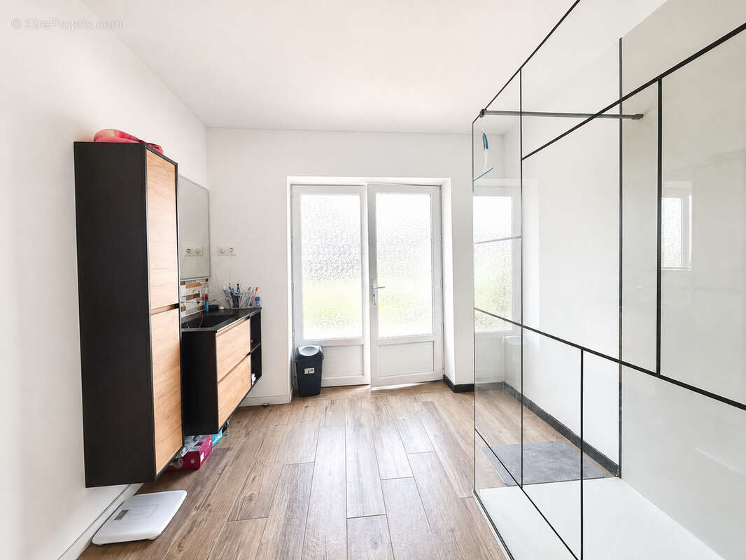 Maison individuelle 5 pièces 140 m2 avec jardin, garage et dépendances - photo 4