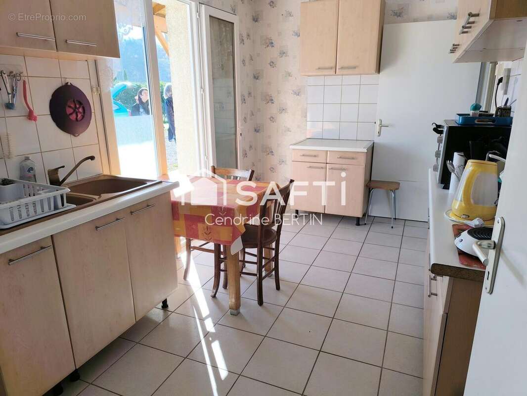 Photo 3 - Maison à SAINT-ETIENNE-DU-BOIS