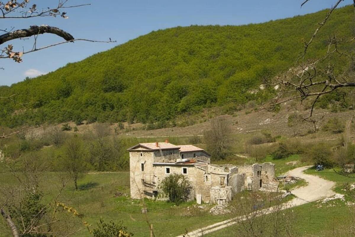 Maison à MONTJOYER