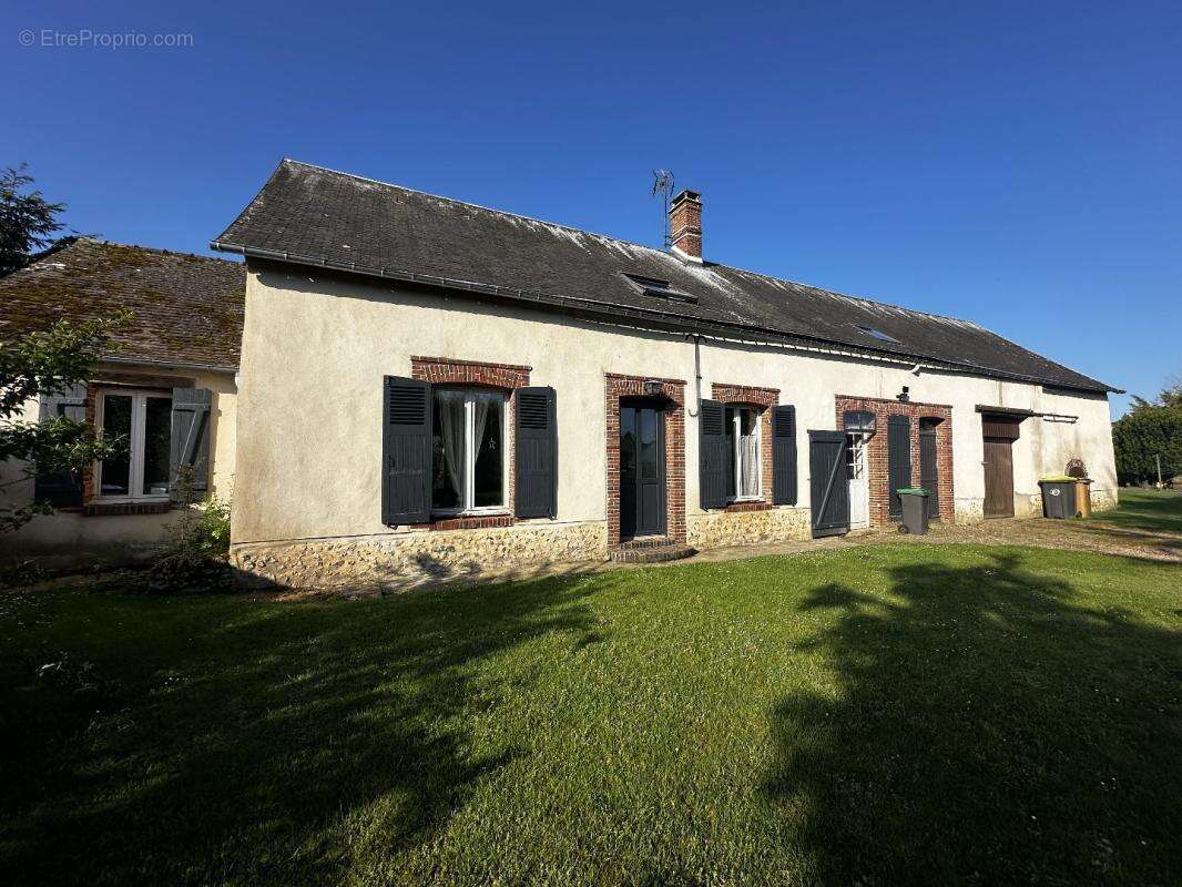 Maison à TREMBLAY-LES-VILLAGES