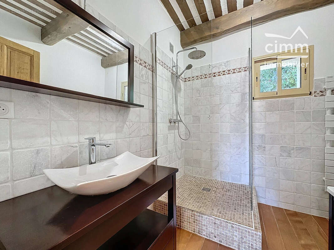 Maison à L'ISLE-SUR-LA-SORGUE