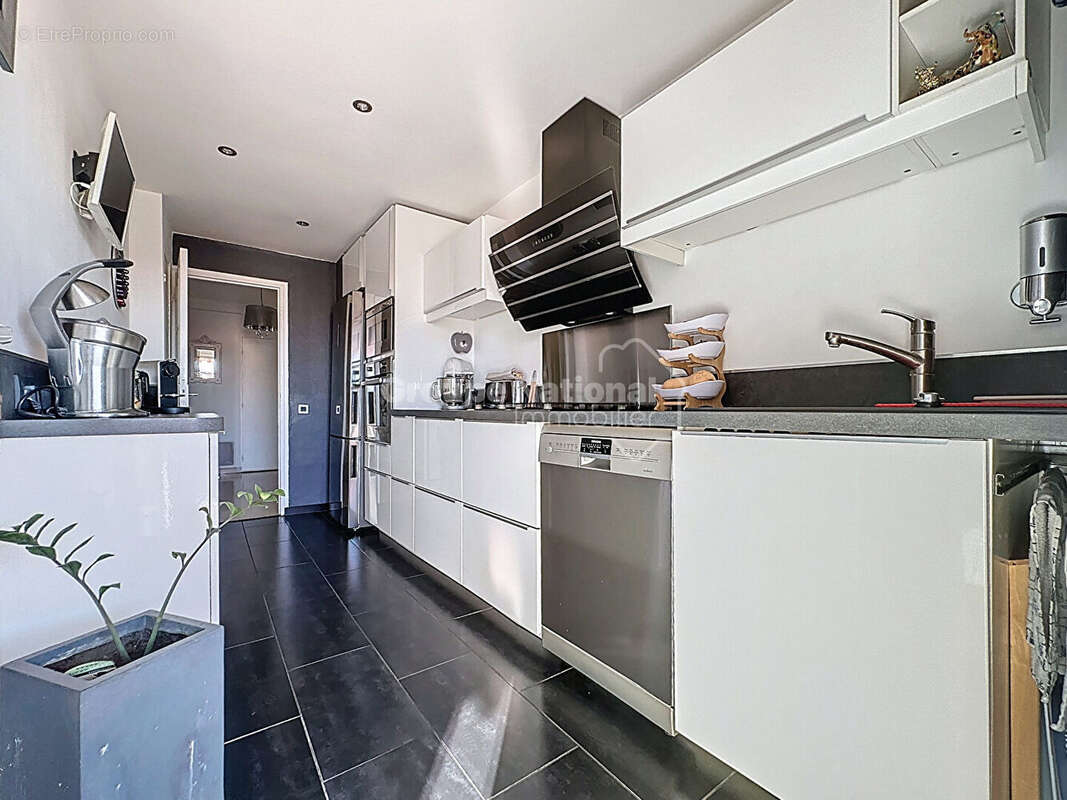 Appartement à SAINT-LAURENT-DU-VAR