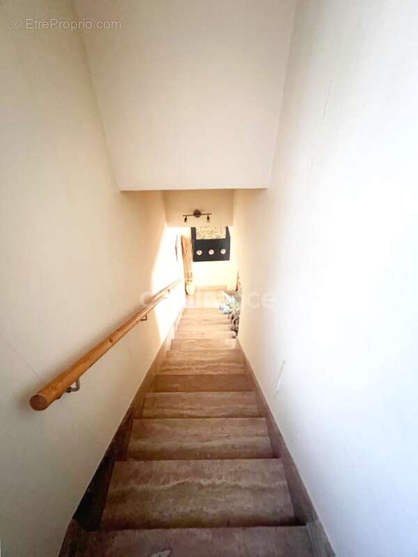 À vendre Villa d’Exception à Reillanne (04110) – 120 m², 5 Pièces, 4 Chambres, Piscine 10x5, Terrain Clos 9 000 m², Calme Absolu - photo 20