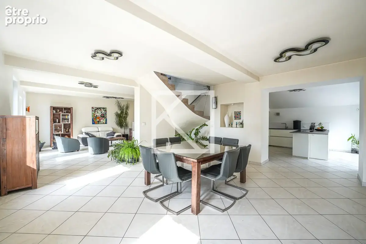 Maison 10 pièces 241 m² à vendre à Beaucouze (49070) - photo 3