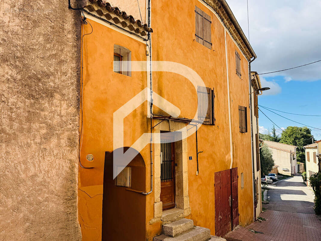 Maison à GINASSERVIS