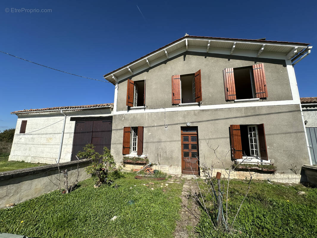 Maison à LA ROCHE-CHALAIS