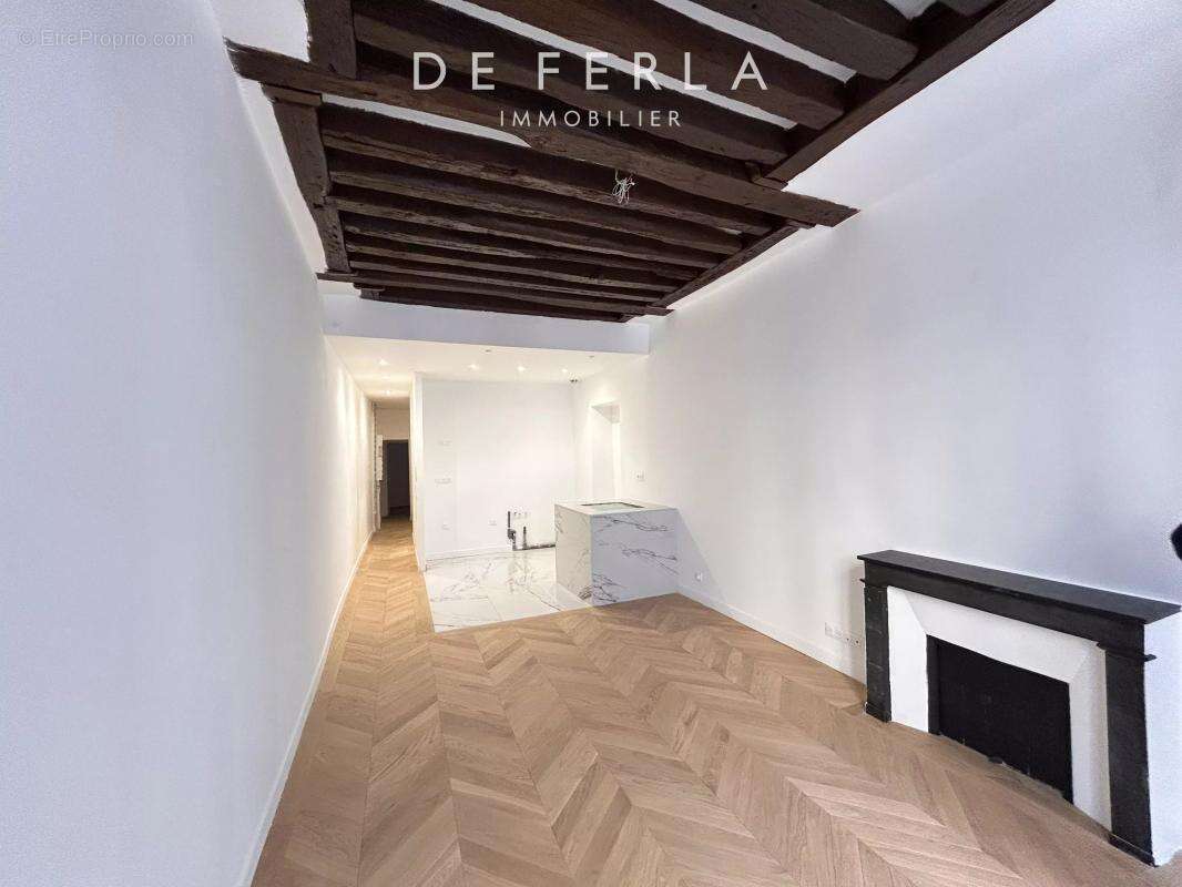 Appartement à PARIS-1E