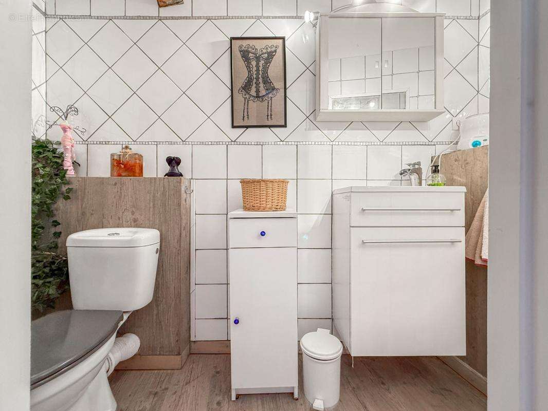 Bâtisse de 180,30 m², 3 appartements + Terrain 34 443 m² - photo 17