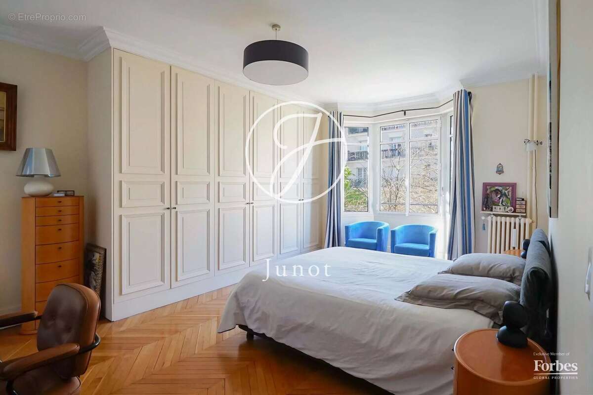 Paris 16e - AUTEUIL / VERSAILLES - Appartement à vendre - 6 pièces - 169,59m² Carrez - 4 chambres - Vues dégagées. - photo 14