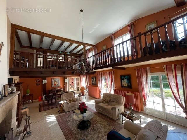 Maison à FRONTENAY-ROHAN-ROHAN