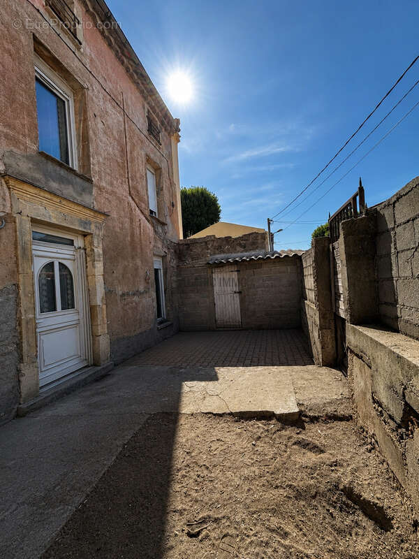 Maison de ville atypique à rénover - photo 5