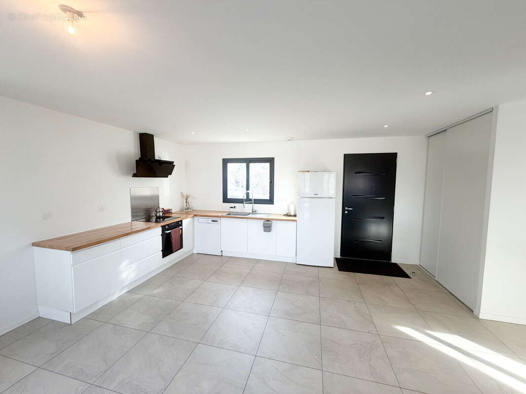 Maison à LES MARTRES-DE-VEYRE