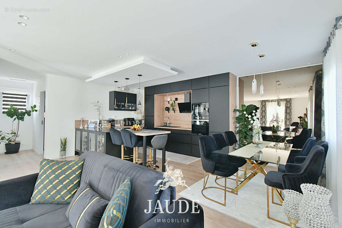 Maison 135 m2 avec jardin clos et arboré (453m2) ENTIÈREMENT RÉNOVÉE - photo 2