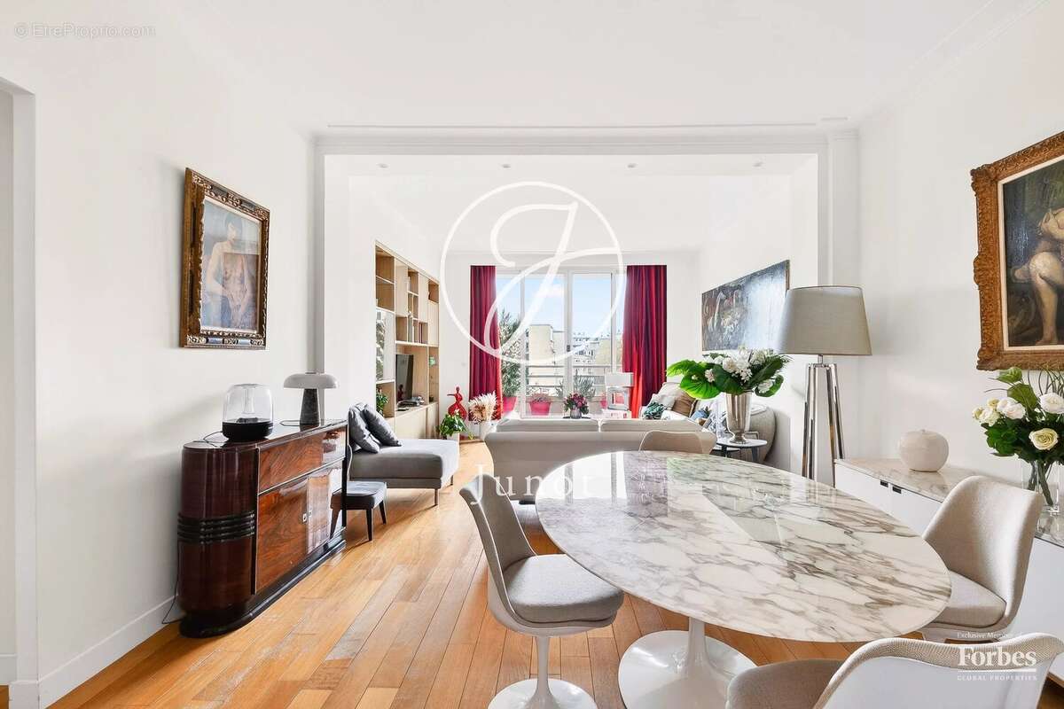 Appartement à PARIS-16E