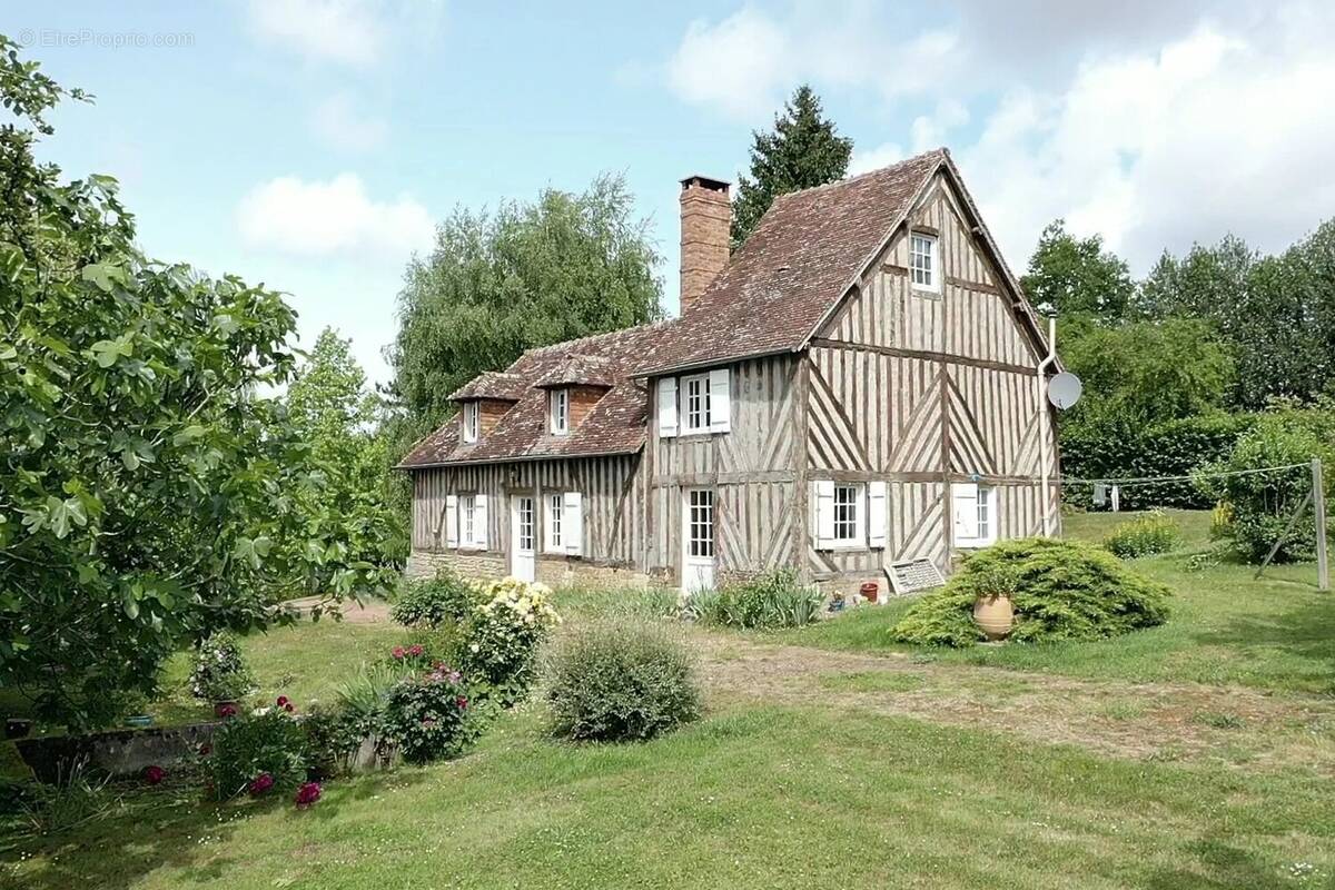 Maison à SAINT-PIERRE-SUR-DIVES
