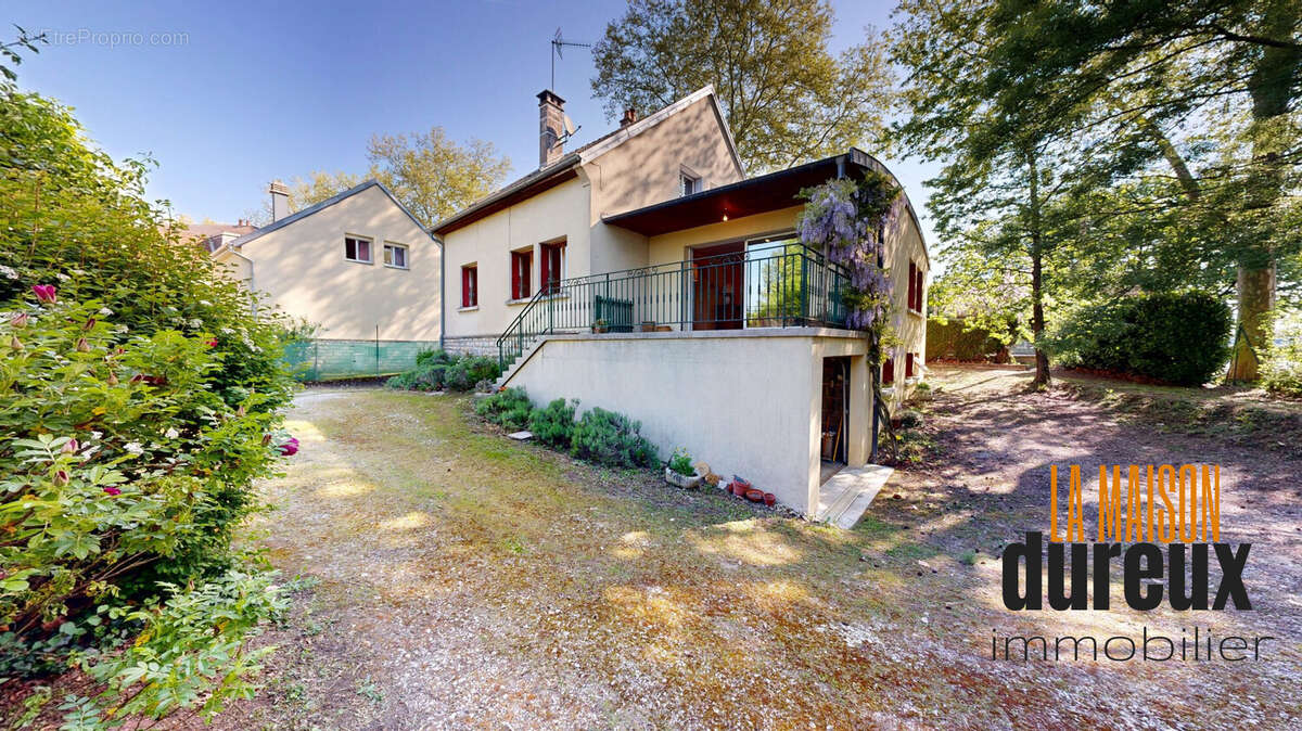 Maison à ARC-LES-GRAY