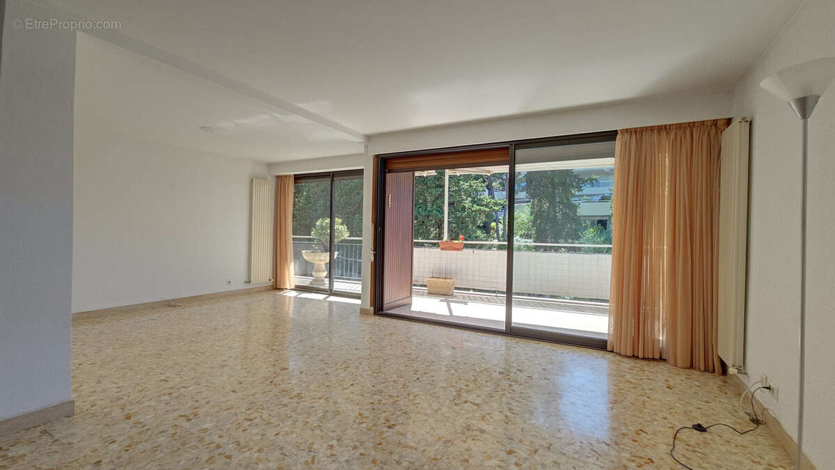 Appartement à LE CANNET
