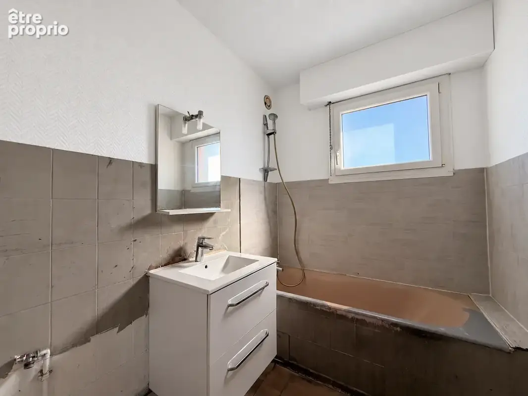 Beau duplex 4/5 P 83m2hab./ 104m2 sol avec garage et cave. - photo 9