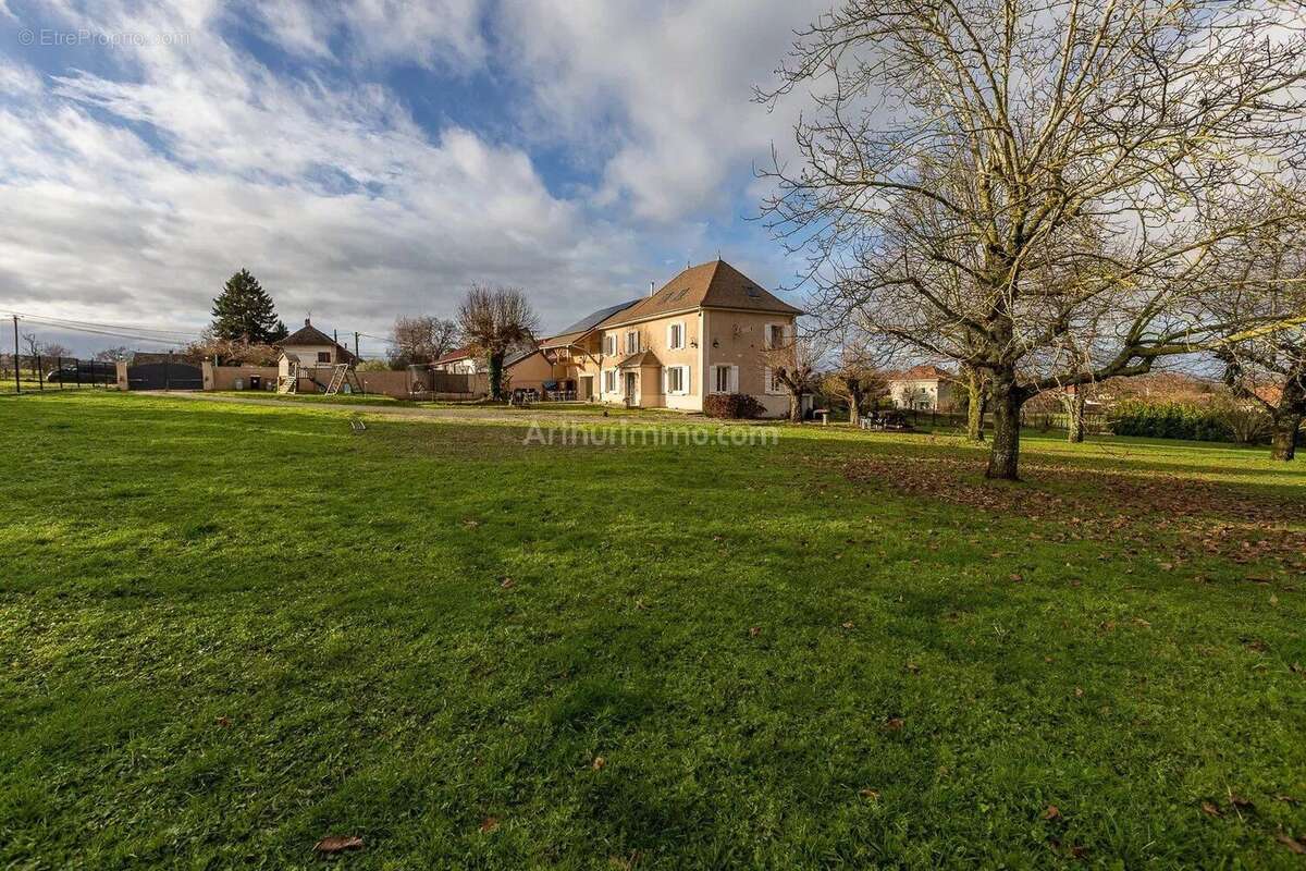 Maison à SAINT-SORLIN-DE-MORESTEL