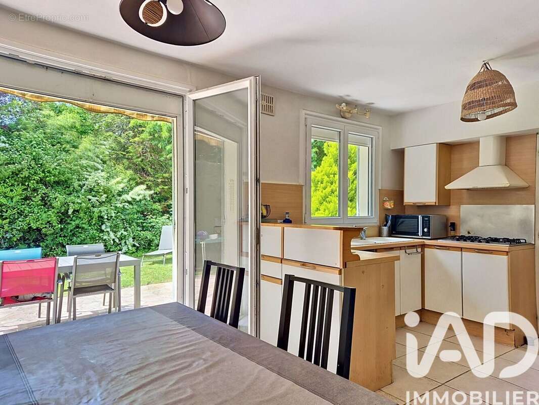Photo 4 - Maison à LE MESNIL-SAINT-DENIS