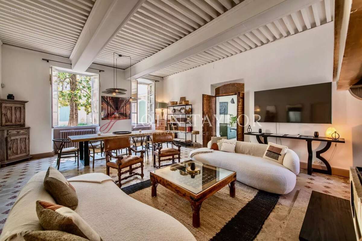 Maison à L'ISLE-SUR-LA-SORGUE