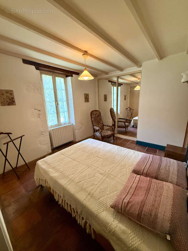 Maison à SAINT-MARTIN-DE-BEAUVILLE