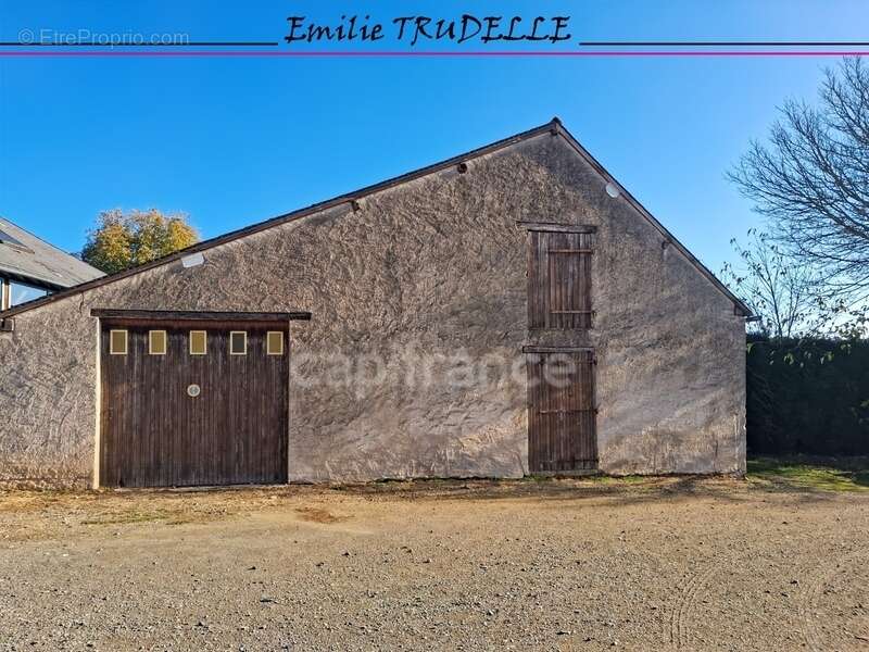 Maison à SAINT-VINCENT-DU-LOROUER