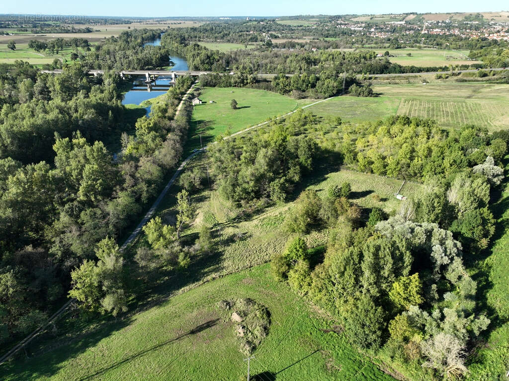 Terrain à SAINT-GERMAIN-DES-FOSSES