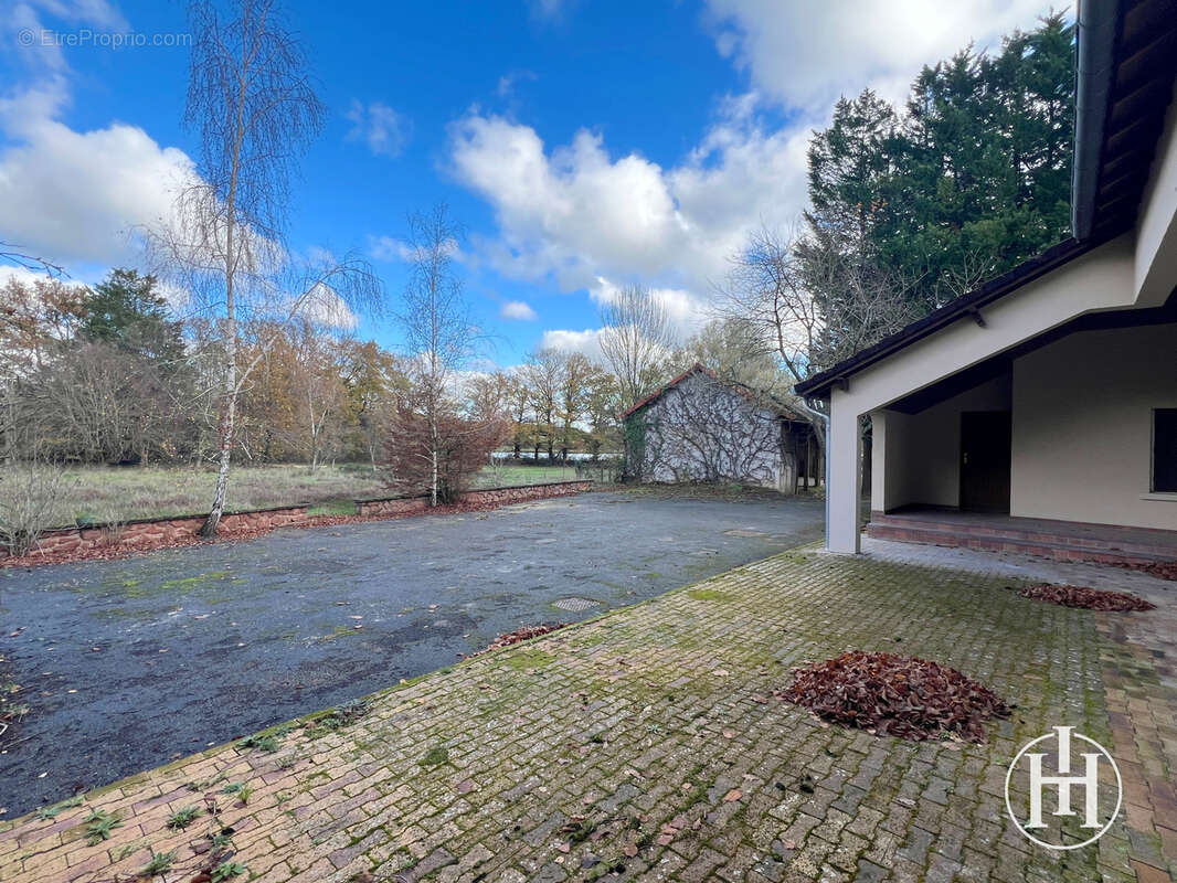 Maison à SAINT-CHRISTOPHE-LE-CHAUDRY