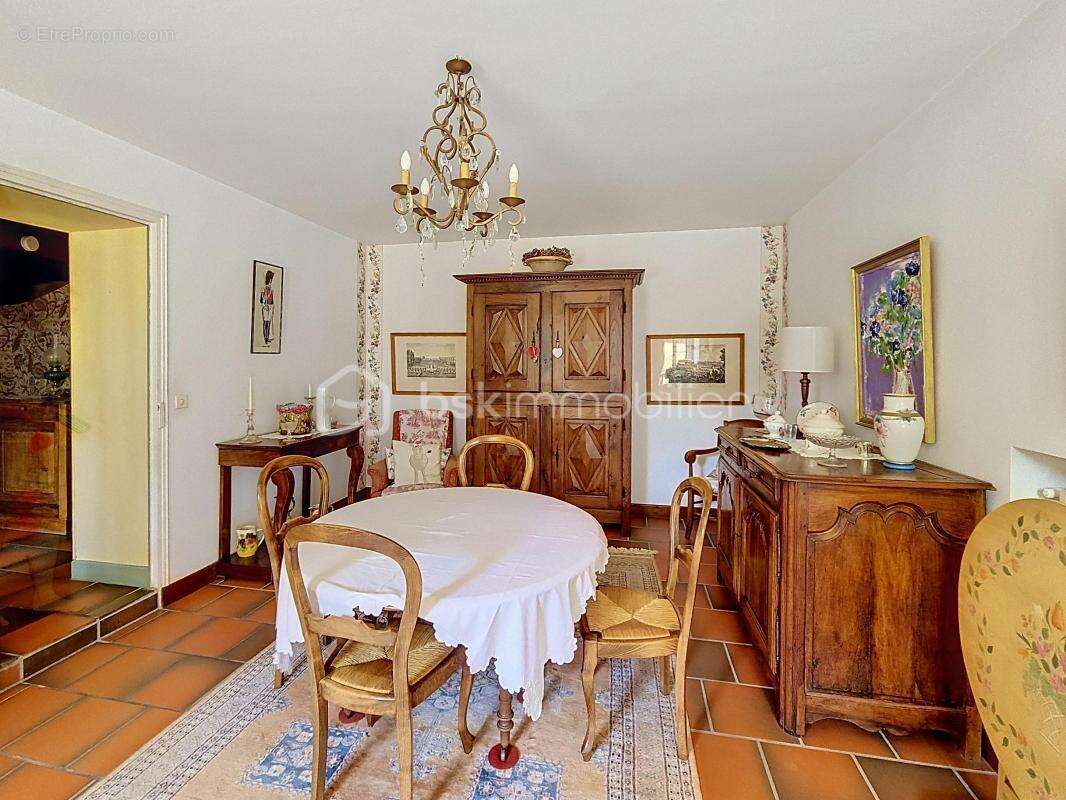 Du cachet et du charme pour cette confortable maison de 181m2. sur 1.1 hectare de terrain - photo 8