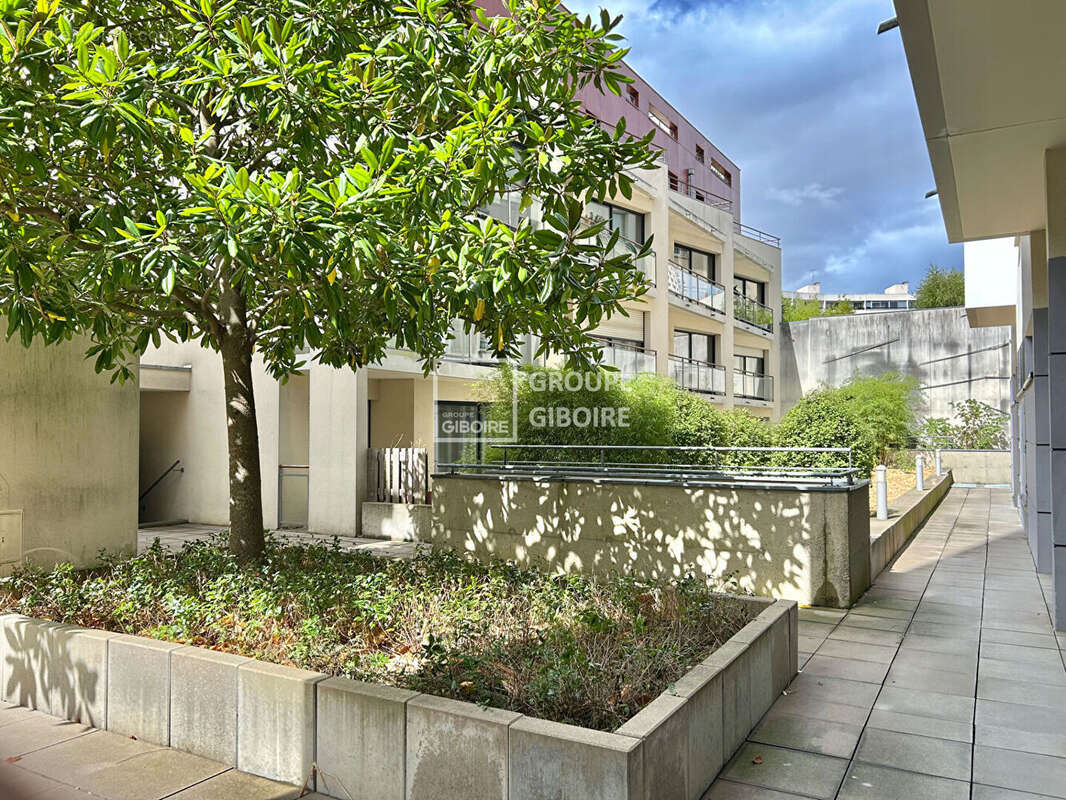 A VENDRE - AGENCE GIBOIRE- RENNES CENTRE-VILLE Mail François Mitterrand - T2 avec balcon et garage - photo 2