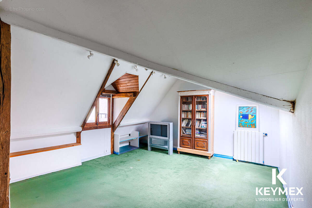 Maison bourgeoise 10  piéces,8 chanbres dont studio indépendant,dépendances sur 1615 M² de terrain plat - photo 14