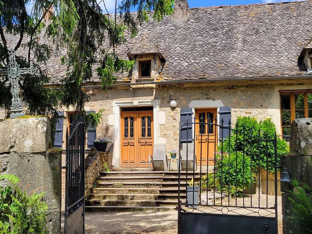 Commerce à VILLEFRANCHE-DE-ROUERGUE